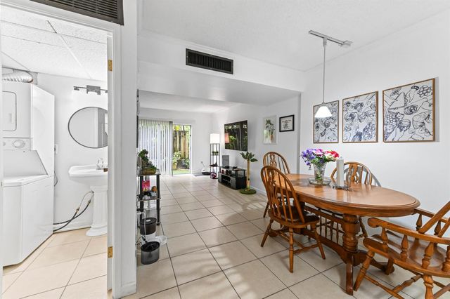 803 W Oakland Park Boulevard A7, Oakland Park, FL 33311