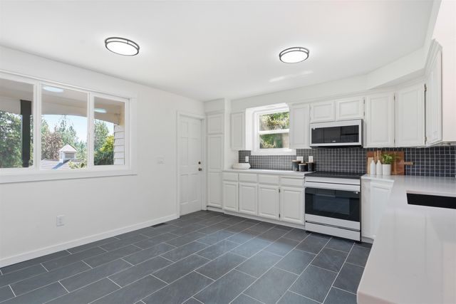 3660 W Rosamond Ave, Spokane, WA 99224
