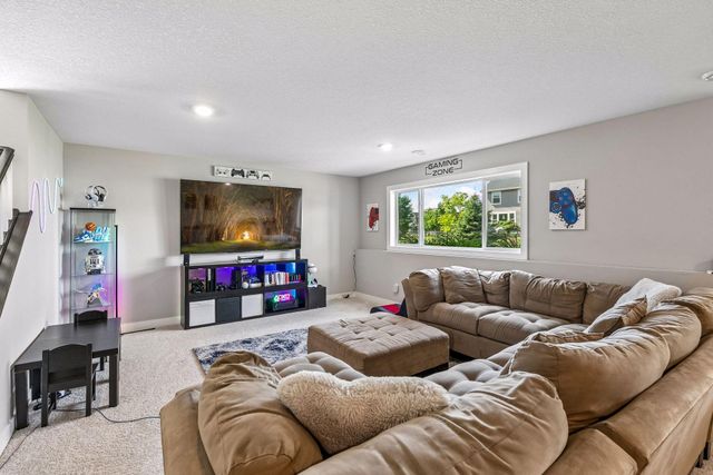 5346 Pine Island Road, Woodbury, MN 55129