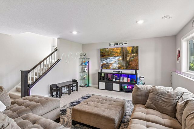 5346 Pine Island Road, Woodbury, MN 55129