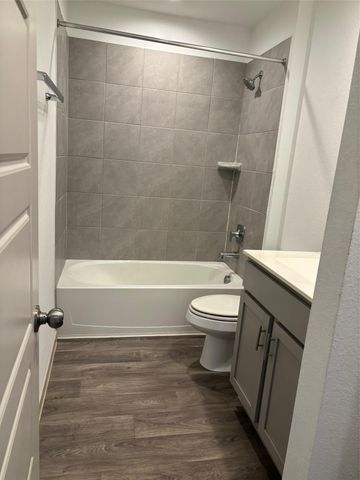 1715 Plantation Pl Place, Baytown, TX 77523