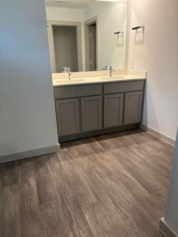 1715 Plantation Pl Place, Baytown, TX 77523