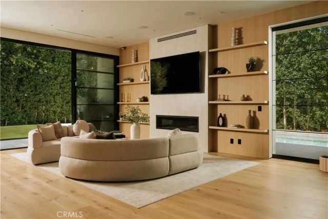 11937 Addison Street, Valley Village, CA 91607
