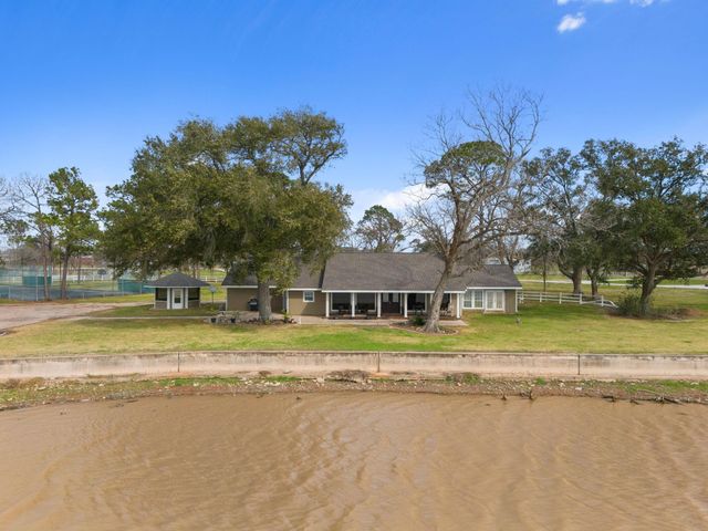 2935 W Fm 1462, Rosharon, TX 77583