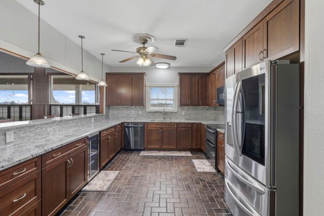 2935 W Fm 1462, Rosharon, TX 77583