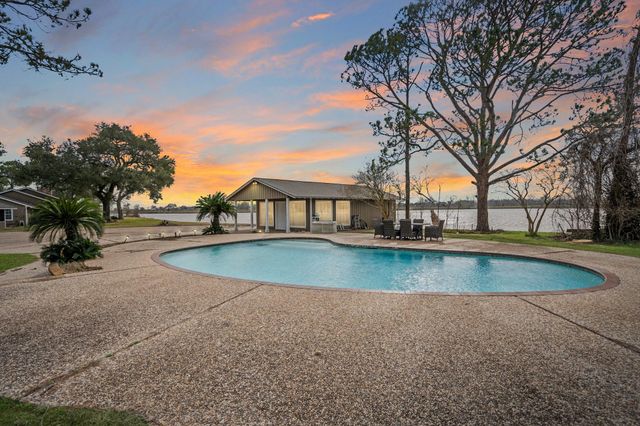 2935 W Fm 1462, Rosharon, TX 77583