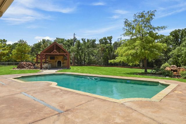 8295 Mountain View Road, Aubrey, TX 76227