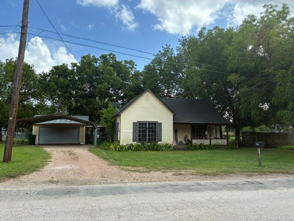 102 E 14th Street, Joshua, TX 76058 — exterior