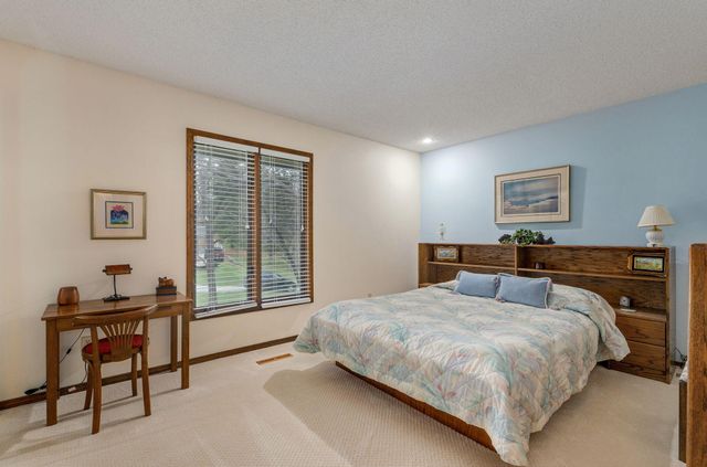 5211 S Timberlake Drive, Springfield, MO 65804