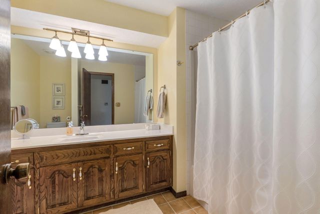 5211 S Timberlake Drive, Springfield, MO 65804