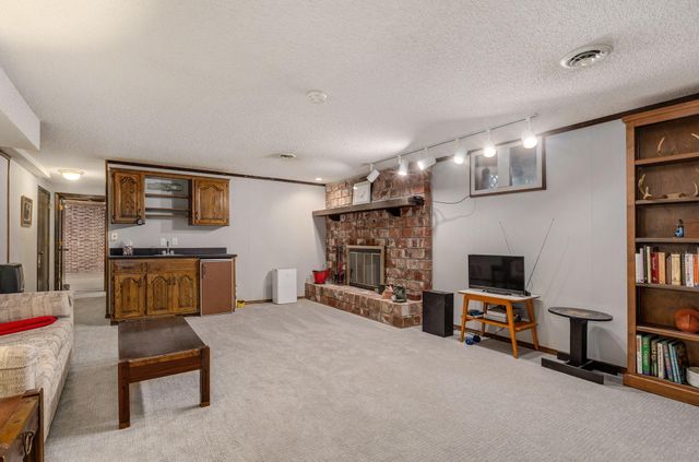 5211 S Timberlake Drive, Springfield, MO 65804