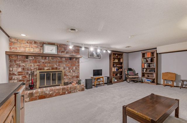 5211 S Timberlake Drive, Springfield, MO 65804