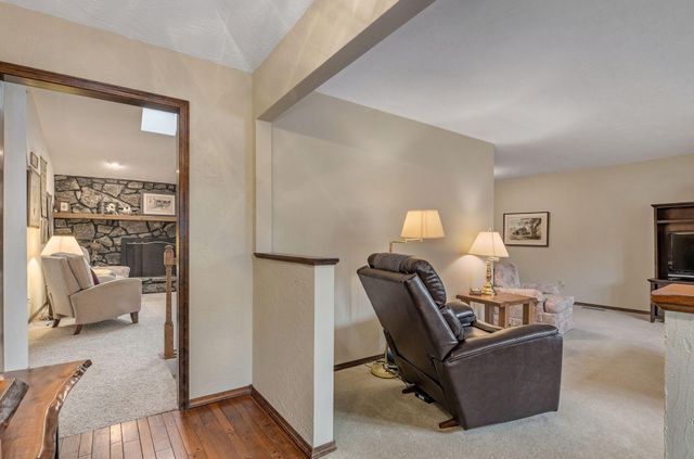 5211 S Timberlake Drive, Springfield, MO 65804