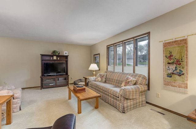 5211 S Timberlake Drive, Springfield, MO 65804