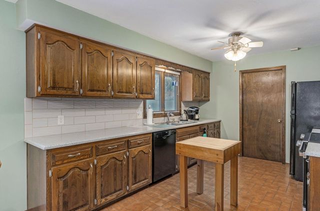 5211 S Timberlake Drive, Springfield, MO 65804