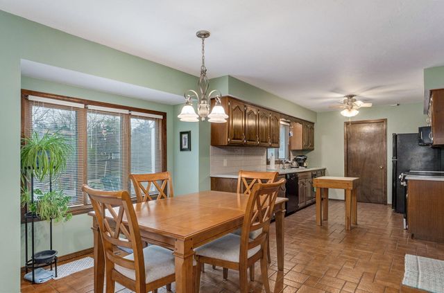 5211 S Timberlake Drive, Springfield, MO 65804