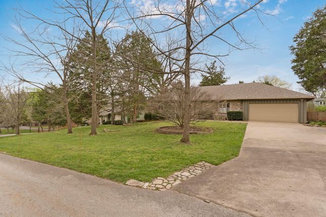 5211 S Timberlake Drive, Springfield, MO 65804
