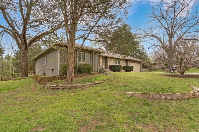 5211 S Timberlake Drive, Springfield, MO 65804