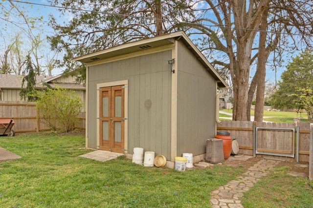 5211 S Timberlake Drive, Springfield, MO 65804