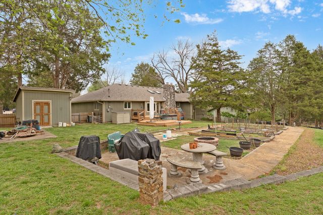 5211 S Timberlake Drive, Springfield, MO 65804