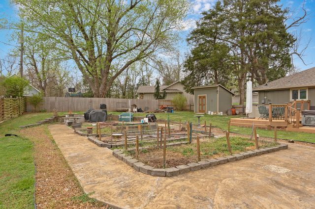 5211 S Timberlake Drive, Springfield, MO 65804