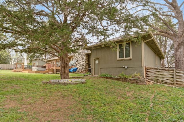 5211 S Timberlake Drive, Springfield, MO 65804