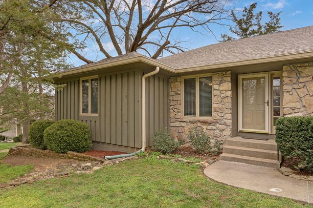 5211 S Timberlake Drive, Springfield, MO 65804