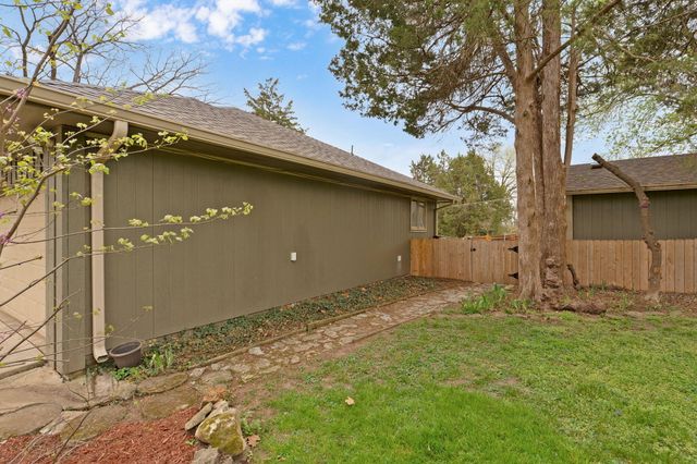 5211 S Timberlake Drive, Springfield, MO 65804