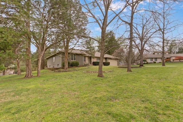 5211 S Timberlake Drive, Springfield, MO 65804