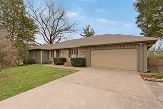 5211 S Timberlake Drive, Springfield, MO 65804