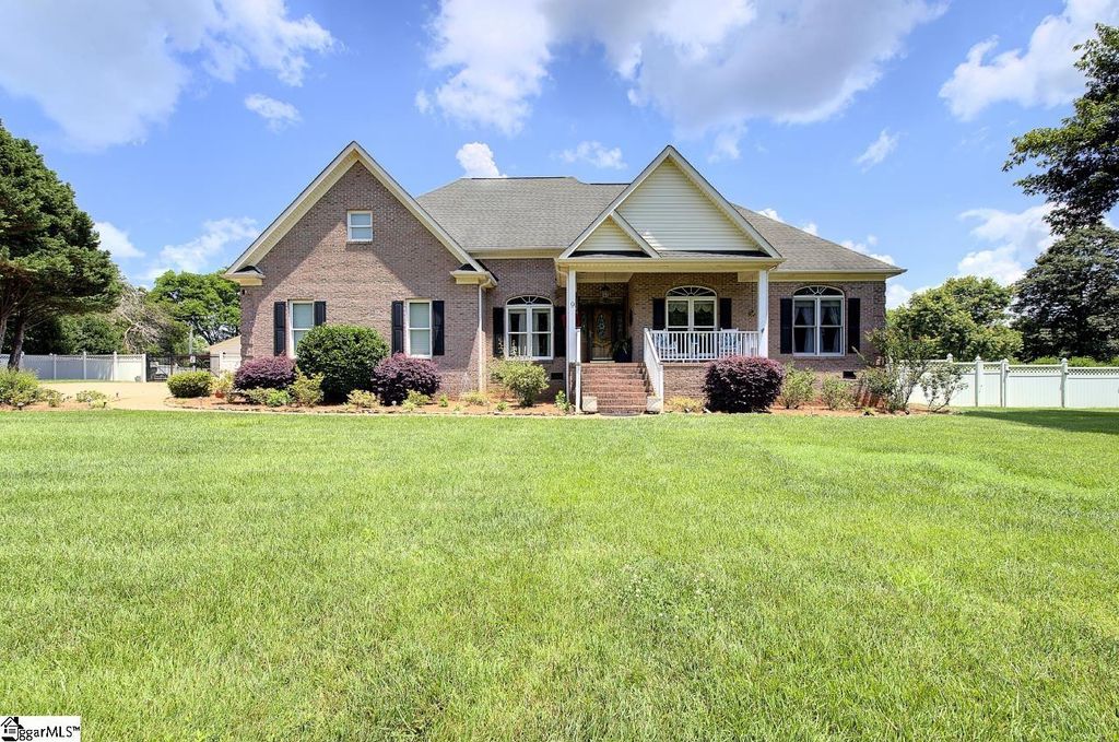 9 Montague Circle, Greenville, SC 29617