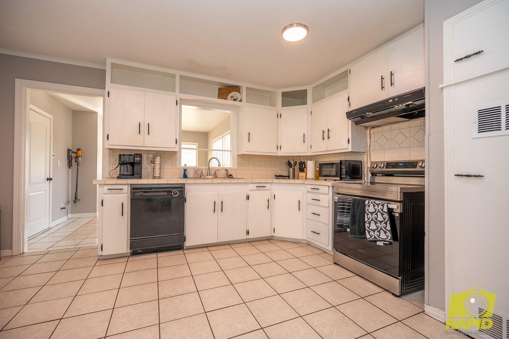 Image 13 of property listing at 210 Lipan Drive, San Angelo, TX 76903