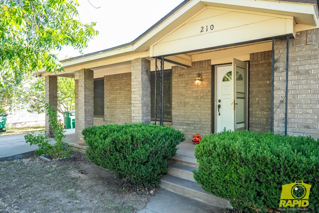 Image 7 of property listing at 210 Lipan Drive, San Angelo, TX 76903