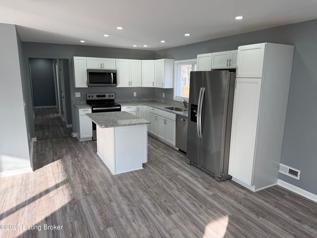 4517 Dover Rd, Louisville, KY 40216