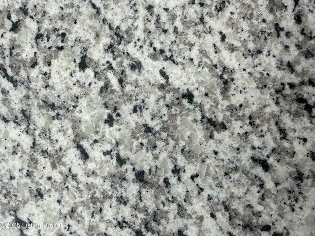 4517 Dover Rd, Louisville, KY 40216