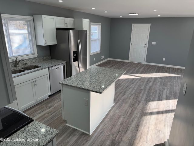 4517 Dover Rd, Louisville, KY 40216