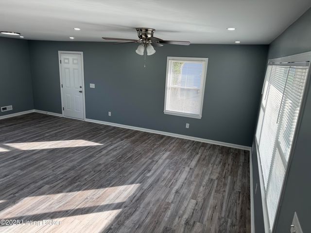 4517 Dover Rd, Louisville, KY 40216