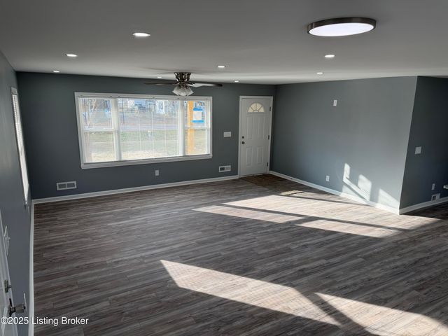 4517 Dover Rd, Louisville, KY 40216