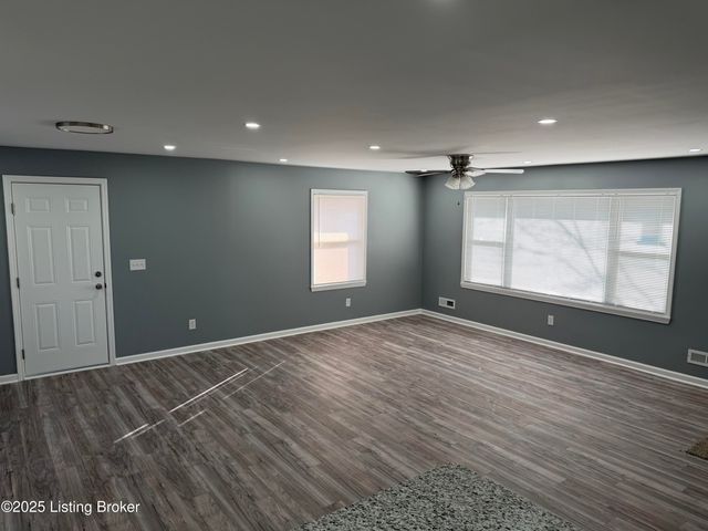 4517 Dover Rd, Louisville, KY 40216