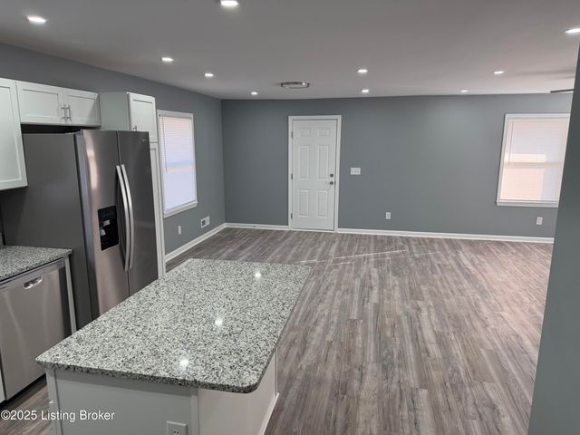 4517 Dover Rd, Louisville, KY 40216