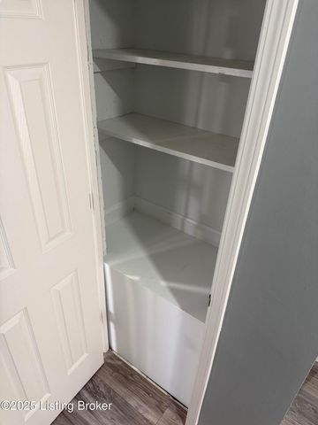 4517 Dover Rd, Louisville, KY 40216