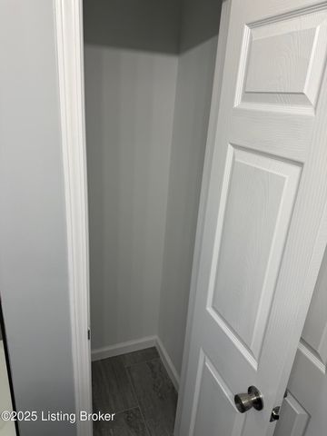 4517 Dover Rd, Louisville, KY 40216