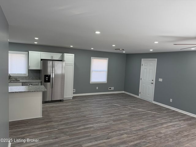 4517 Dover Rd, Louisville, KY 40216