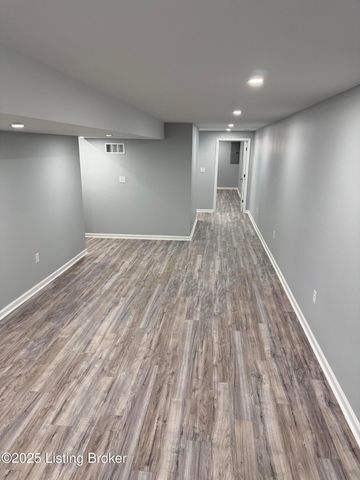 4517 Dover Rd, Louisville, KY 40216