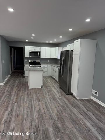 4517 Dover Rd, Louisville, KY 40216