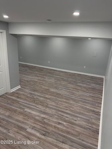 4517 Dover Rd, Louisville, KY 40216