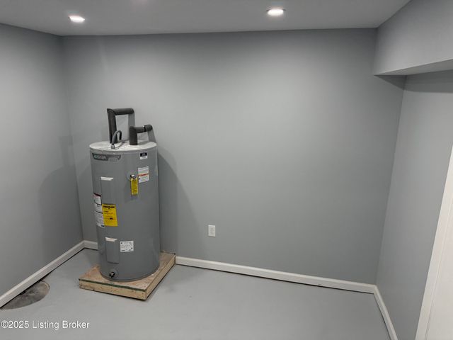 4517 Dover Rd, Louisville, KY 40216