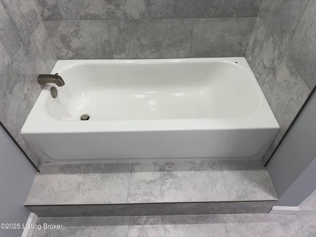 4517 Dover Rd, Louisville, KY 40216