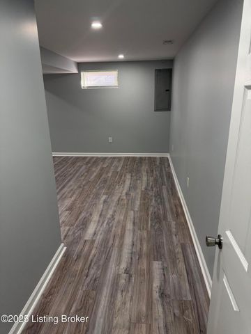 4517 Dover Rd, Louisville, KY 40216