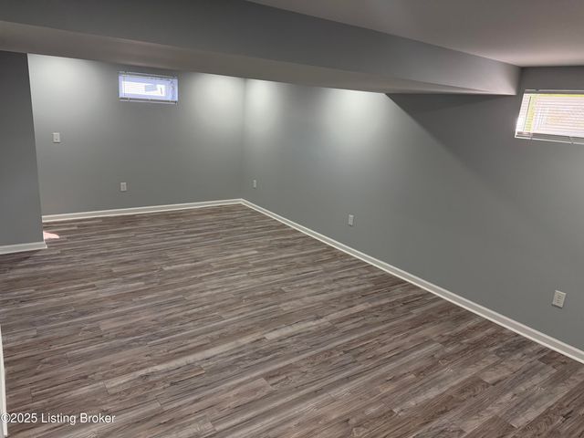 4517 Dover Rd, Louisville, KY 40216